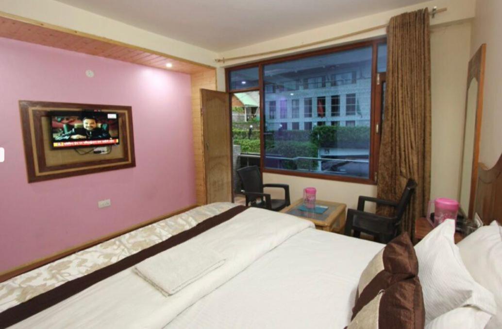 Hotel Devlok Inn Manāli Kültér fotó