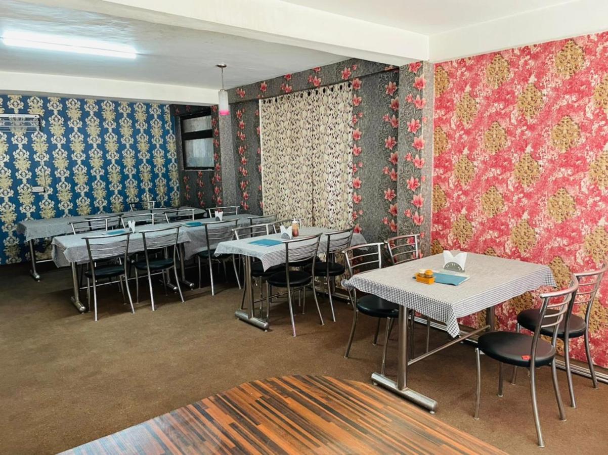 Hotel Devlok Inn Manāli Kültér fotó